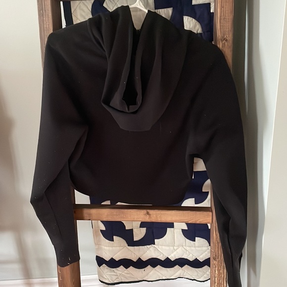 Black cropped zip up cropped hoodie - Picture 2 of 3